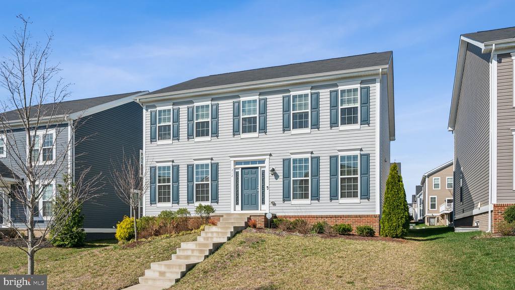 212 HOSTA WAY