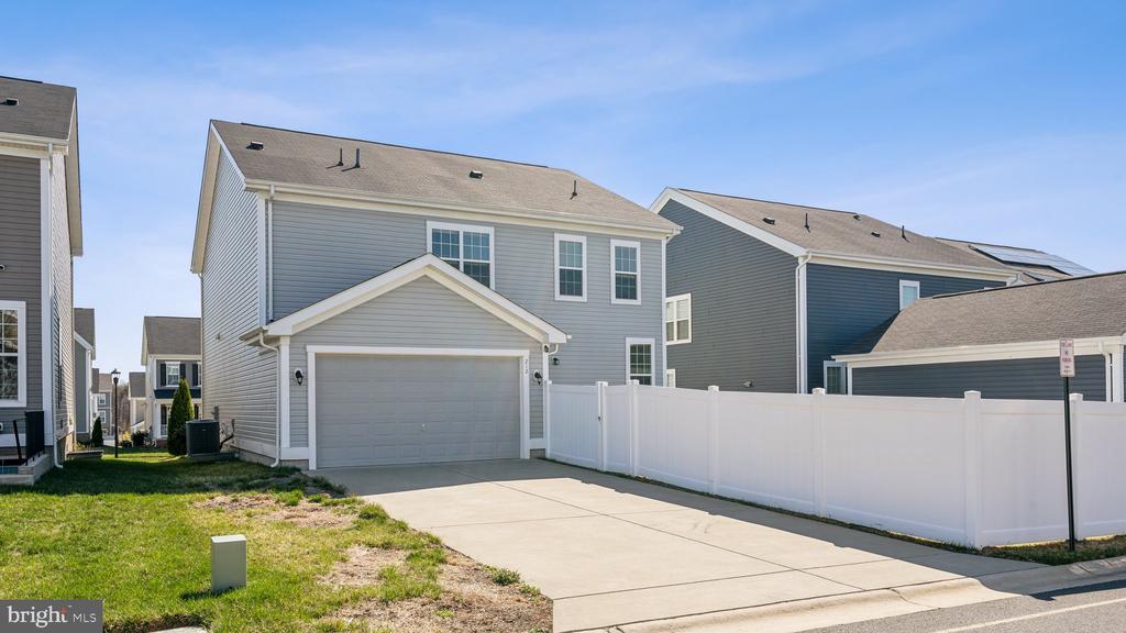 212 HOSTA WAY