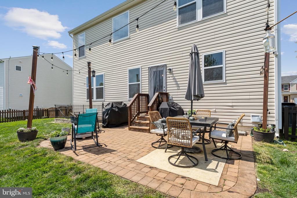 25 IVY SPRING LANE
