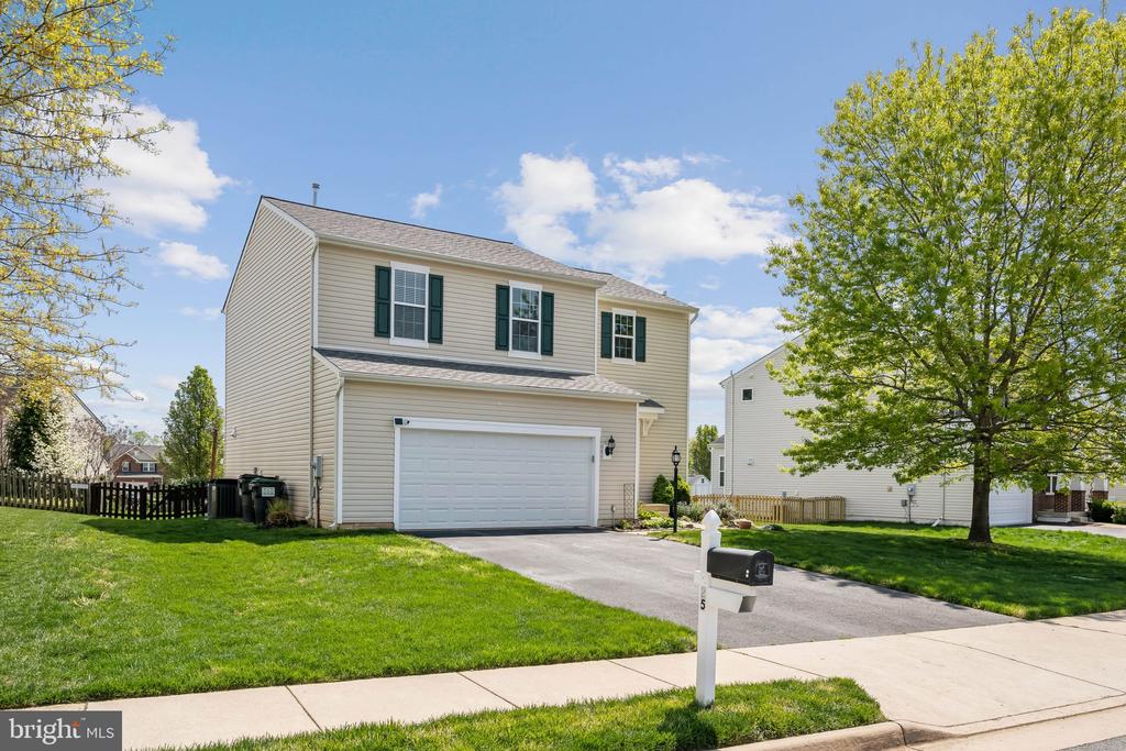 25 IVY SPRING LANE
