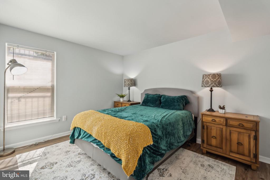 25 IVY SPRING LANE