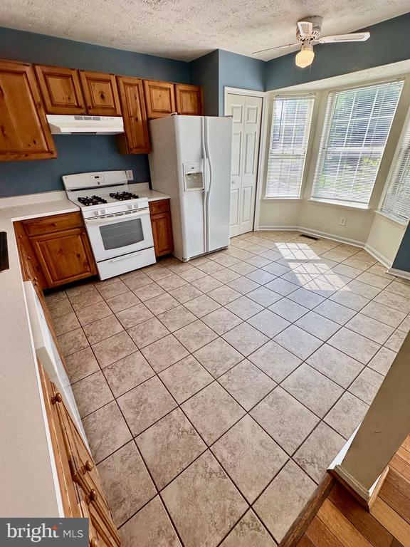 404 WATERS COVE COURT