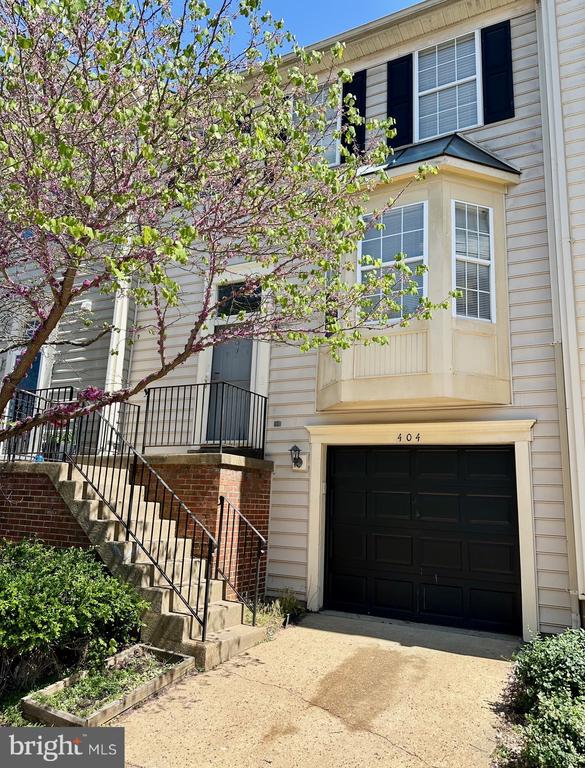 404 WATERS COVE COURT
