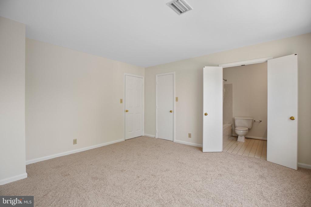 102 PICADILLY LANE 201