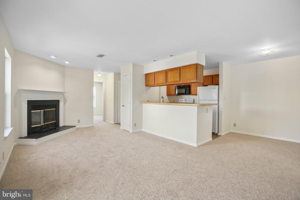 102 PICADILLY LANE 201