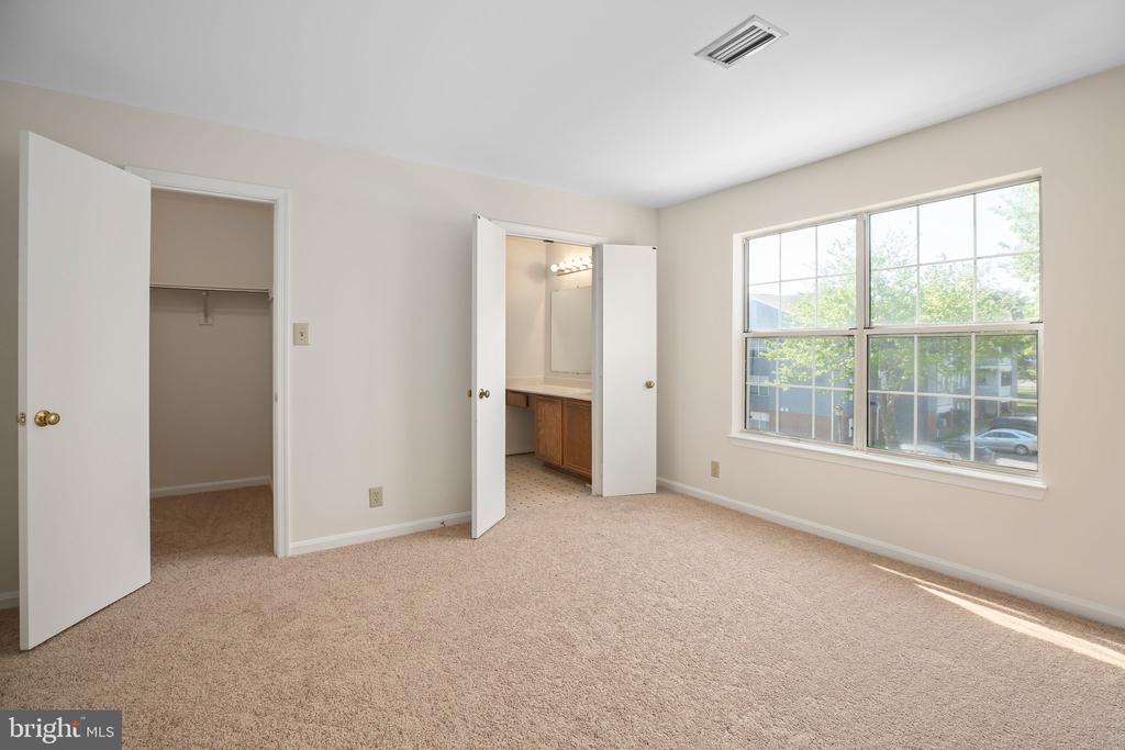 102 PICADILLY LANE 201