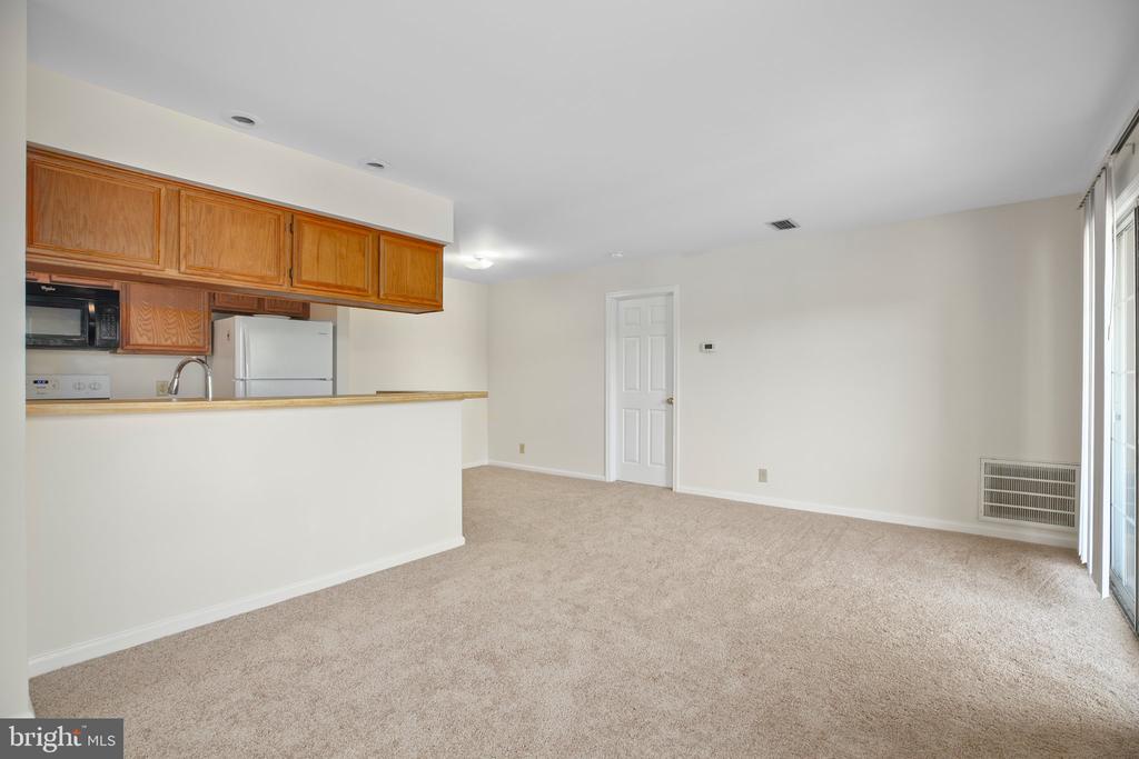 102 PICADILLY LANE 201