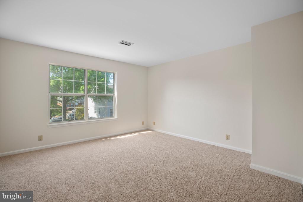 102 PICADILLY LANE 201