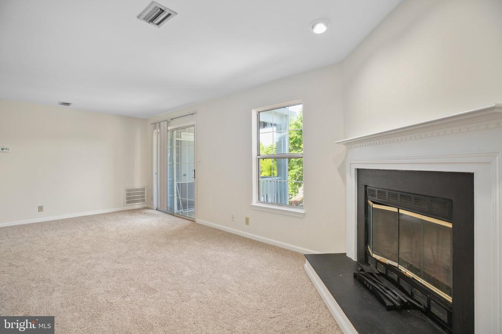 102 PICADILLY LANE 201