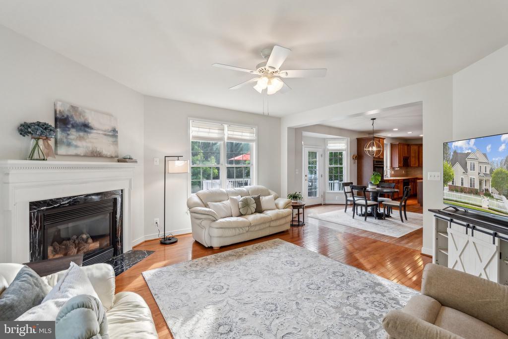 6 CRAWFORD LANE