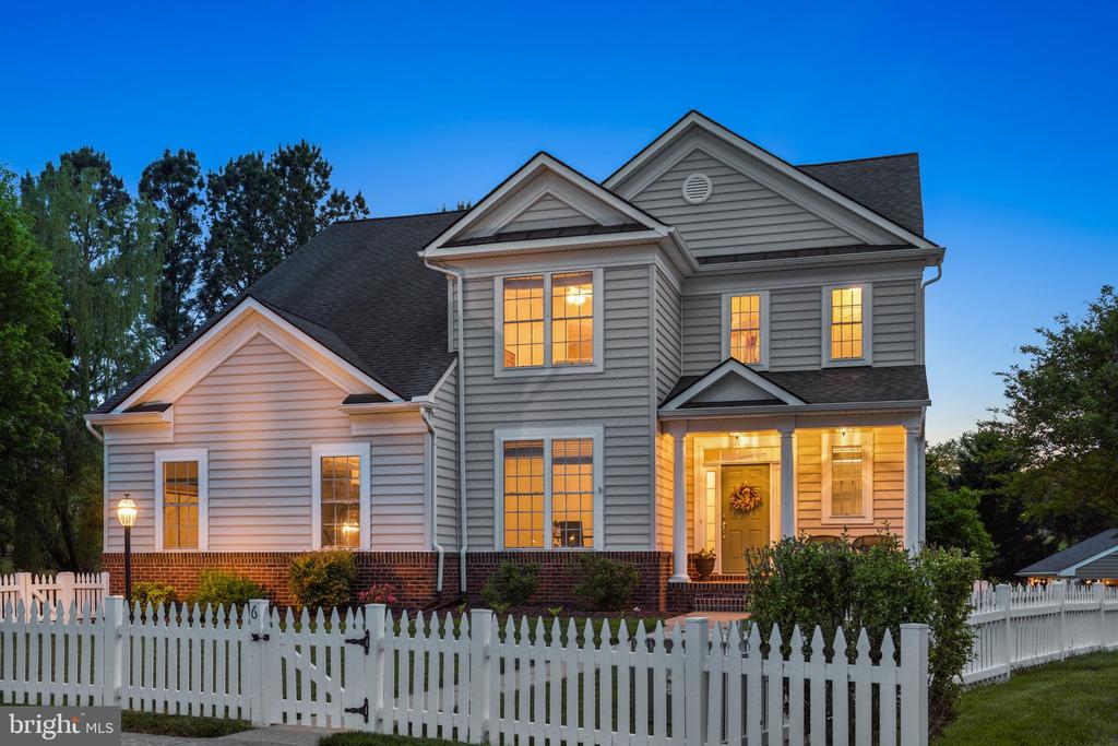 6 CRAWFORD LANE
