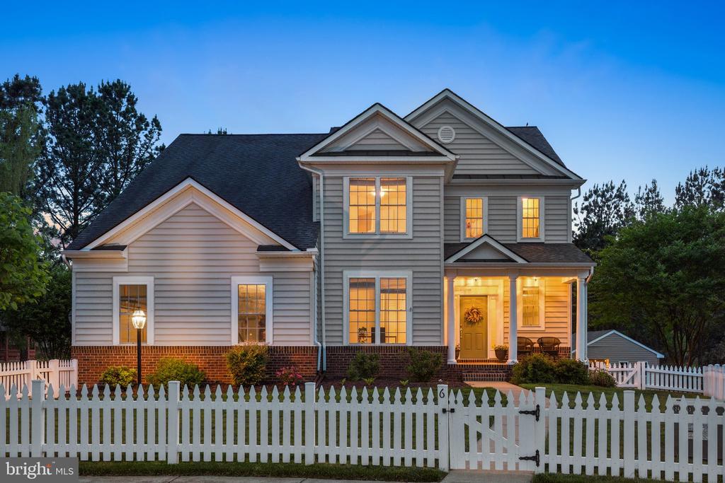 6 CRAWFORD LANE