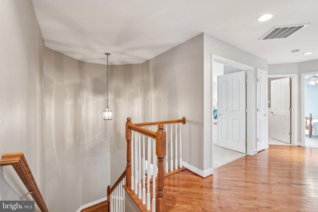 6 CRAWFORD LANE