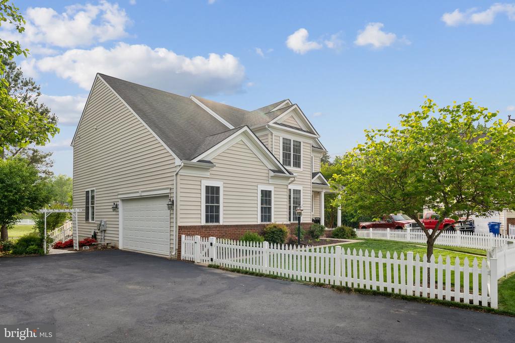 6 CRAWFORD LANE