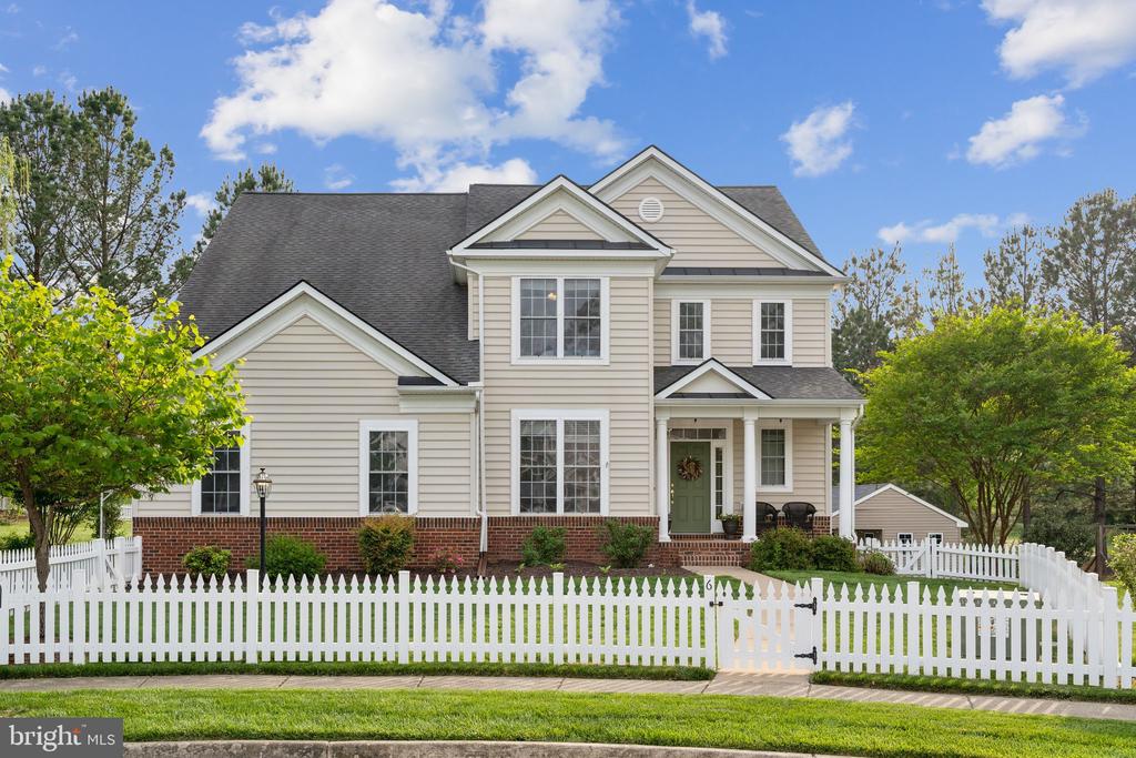 6 CRAWFORD LANE