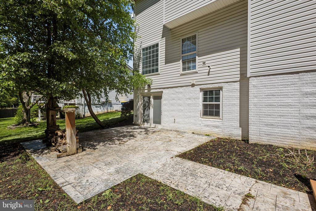 9 WHITESTONE DRIVE