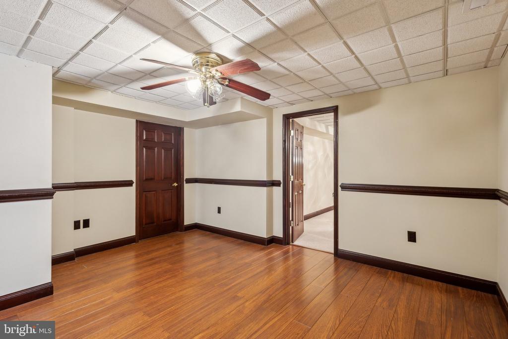 9 WHITESTONE DRIVE