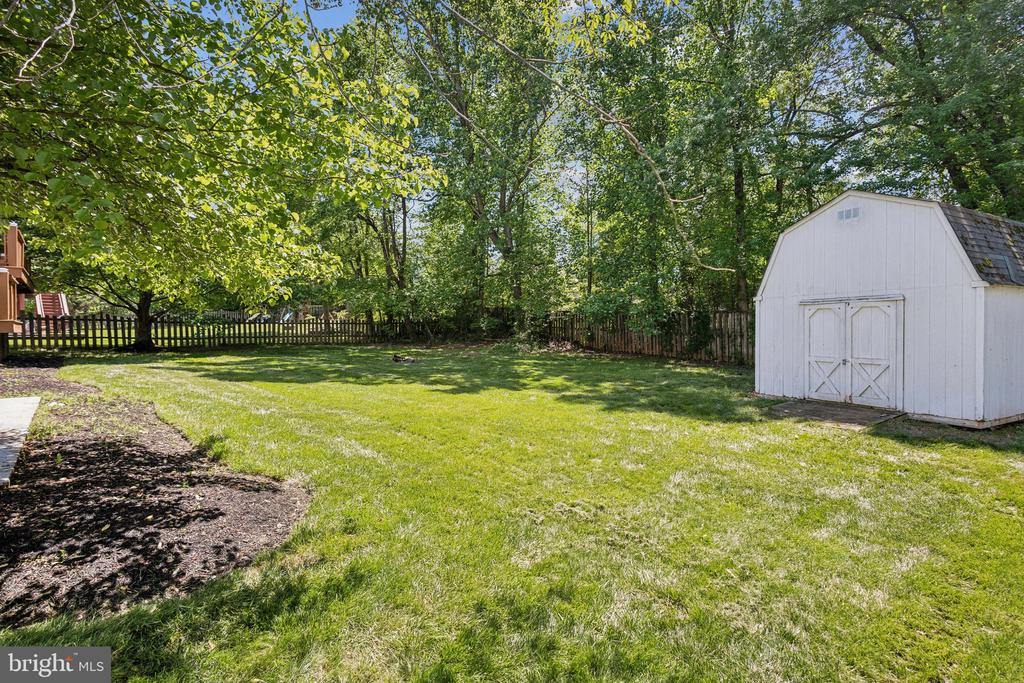 9 WHITESTONE DRIVE