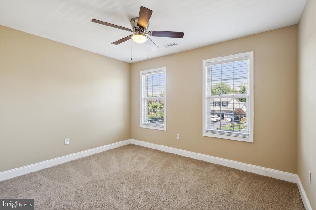 9 WHITESTONE DRIVE
