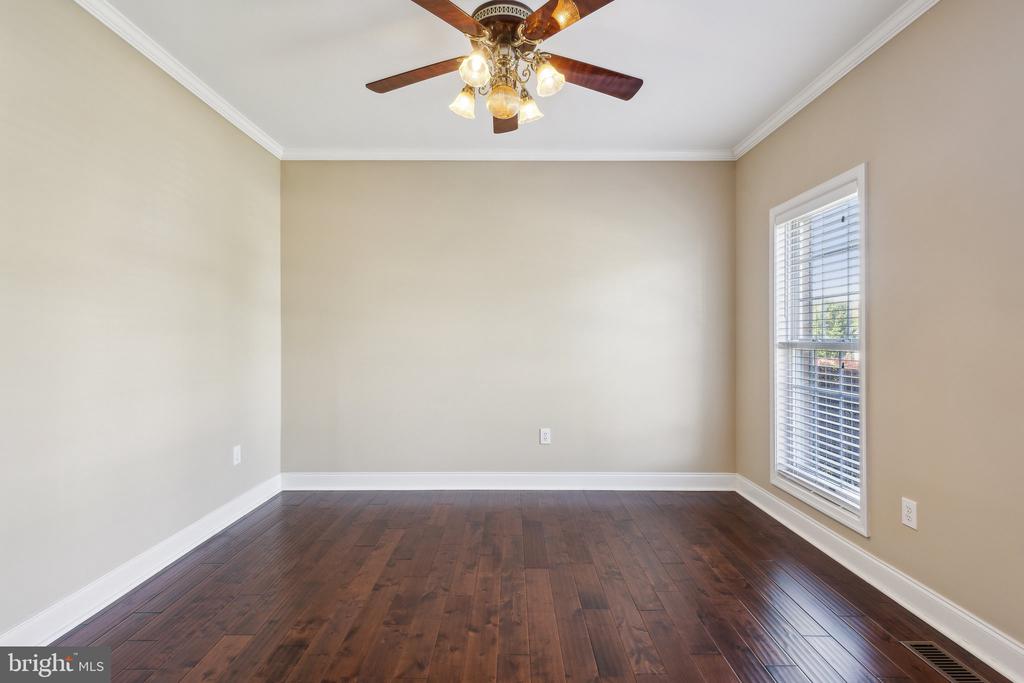 9 WHITESTONE DRIVE