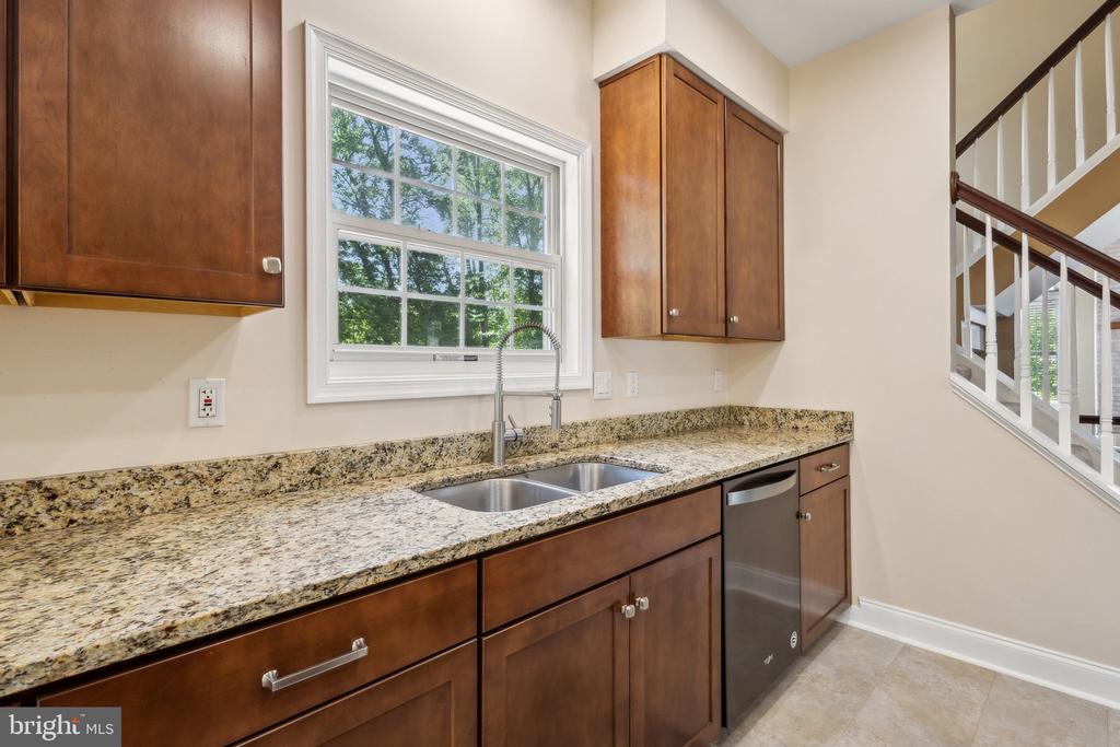 9 WHITESTONE DRIVE