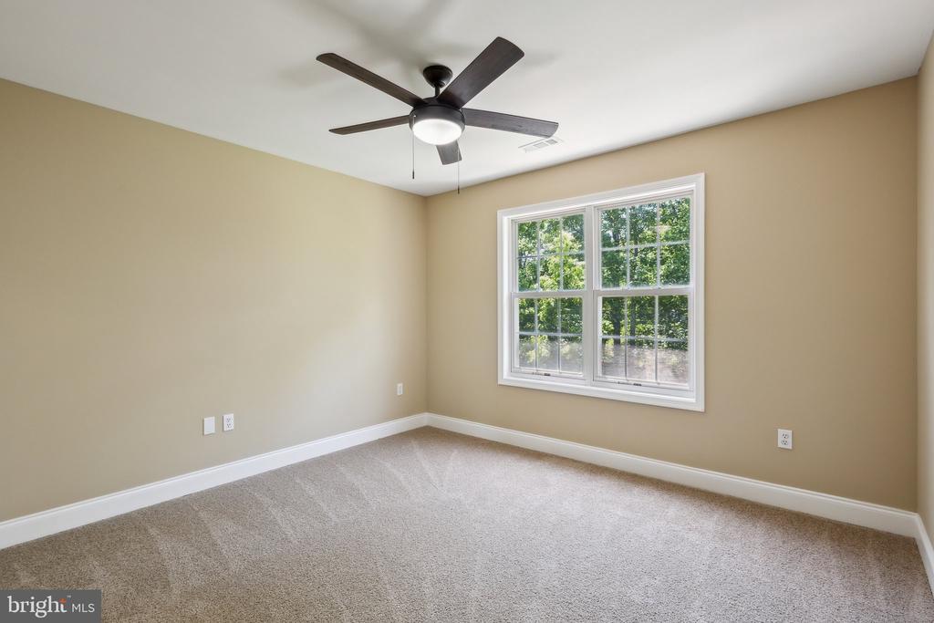 9 WHITESTONE DRIVE