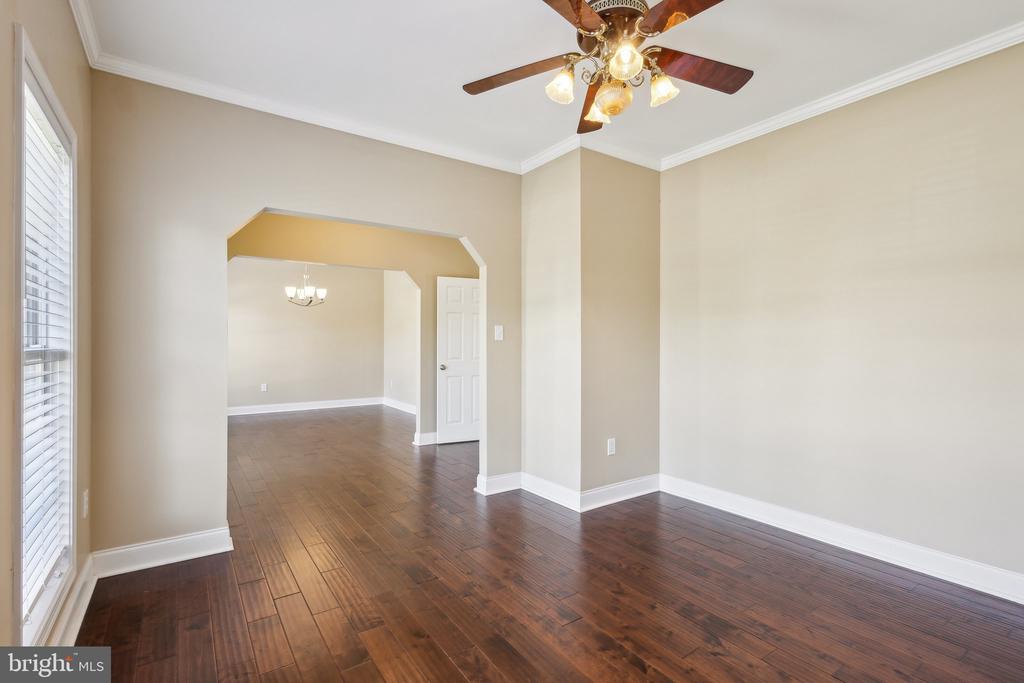 9 WHITESTONE DRIVE