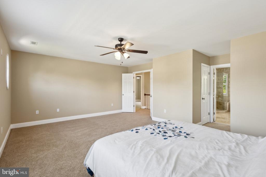 9 WHITESTONE DRIVE