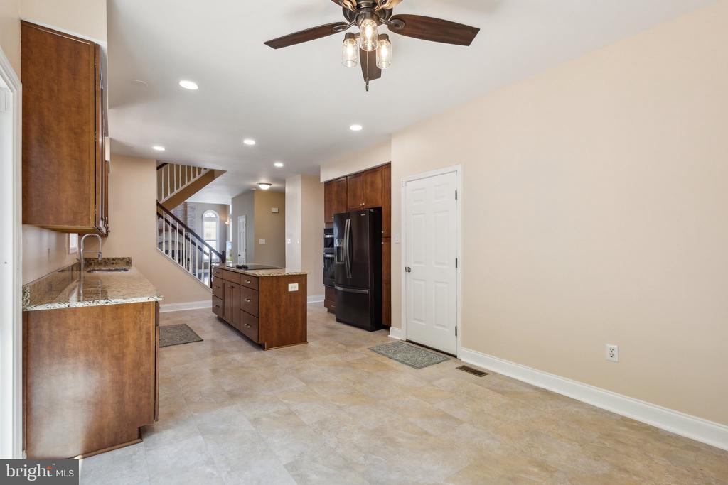 9 WHITESTONE DRIVE