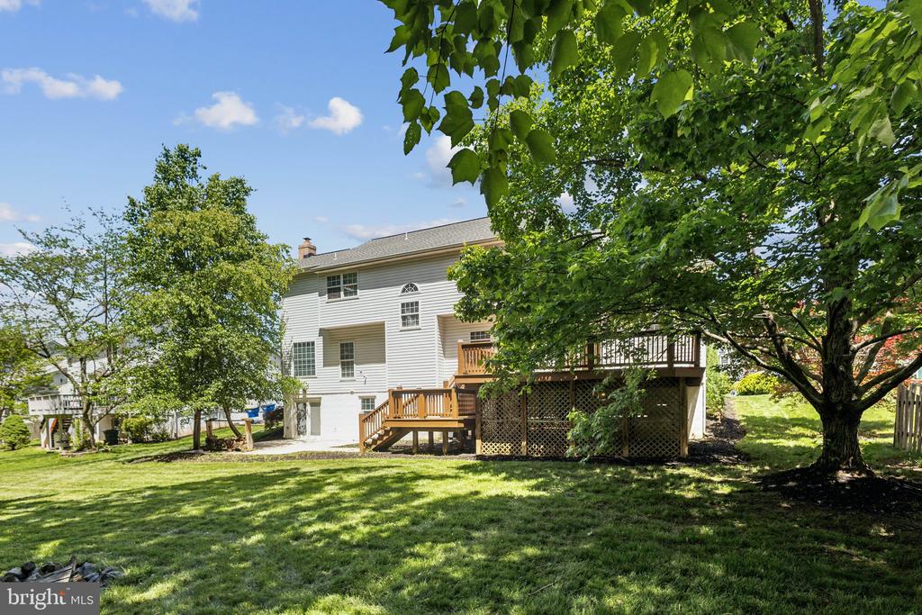 9 WHITESTONE DRIVE