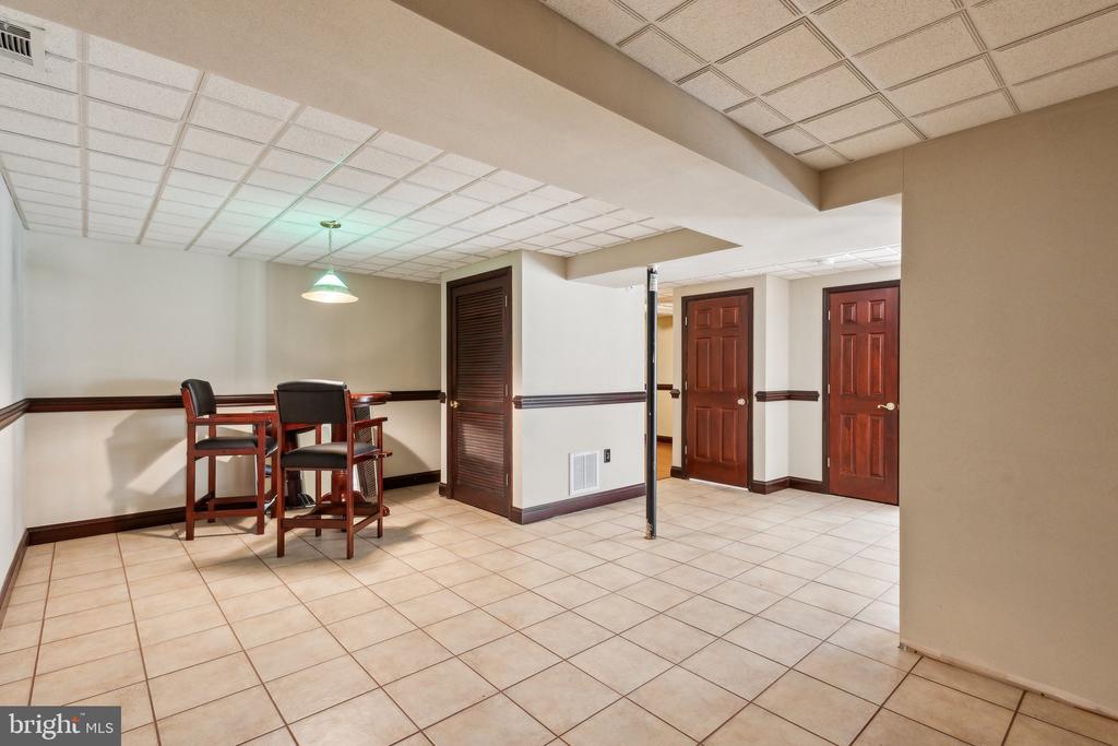 9 WHITESTONE DRIVE