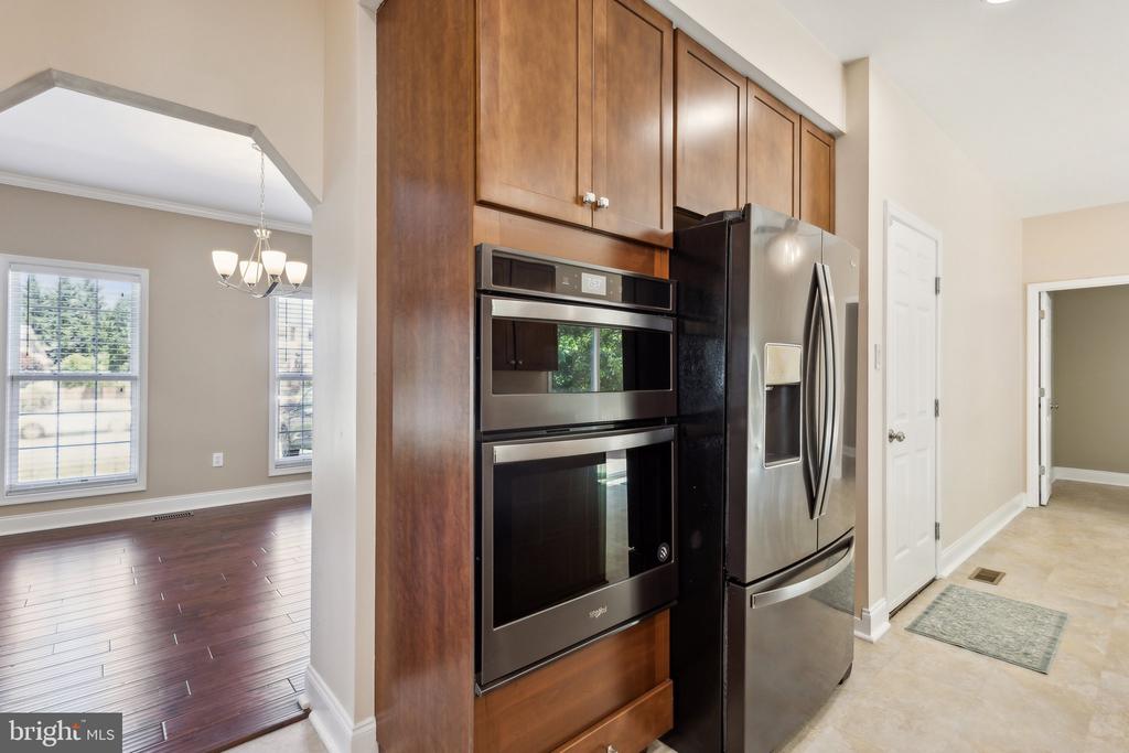 9 WHITESTONE DRIVE