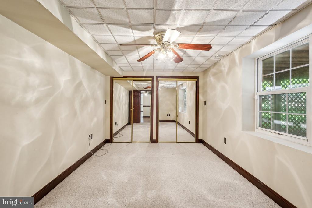 9 WHITESTONE DRIVE