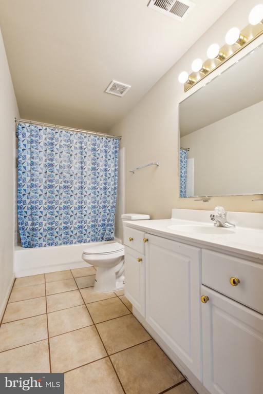 9 WHITESTONE DRIVE