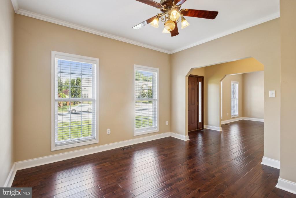 9 WHITESTONE DRIVE