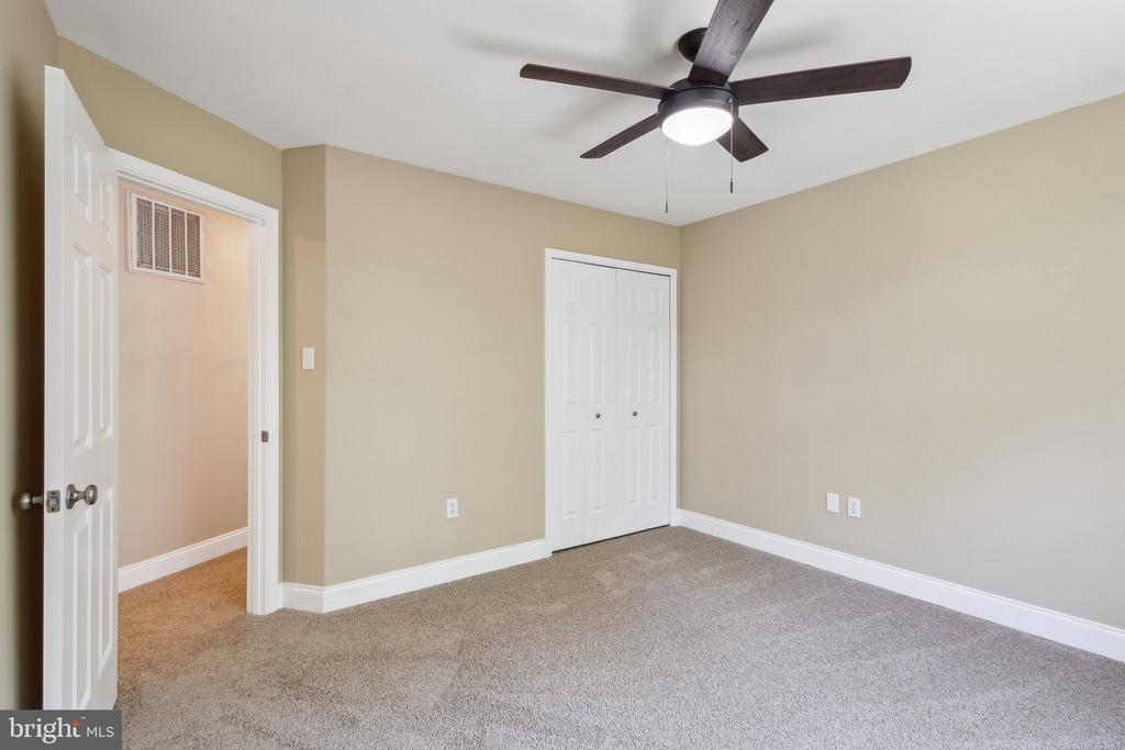 9 WHITESTONE DRIVE