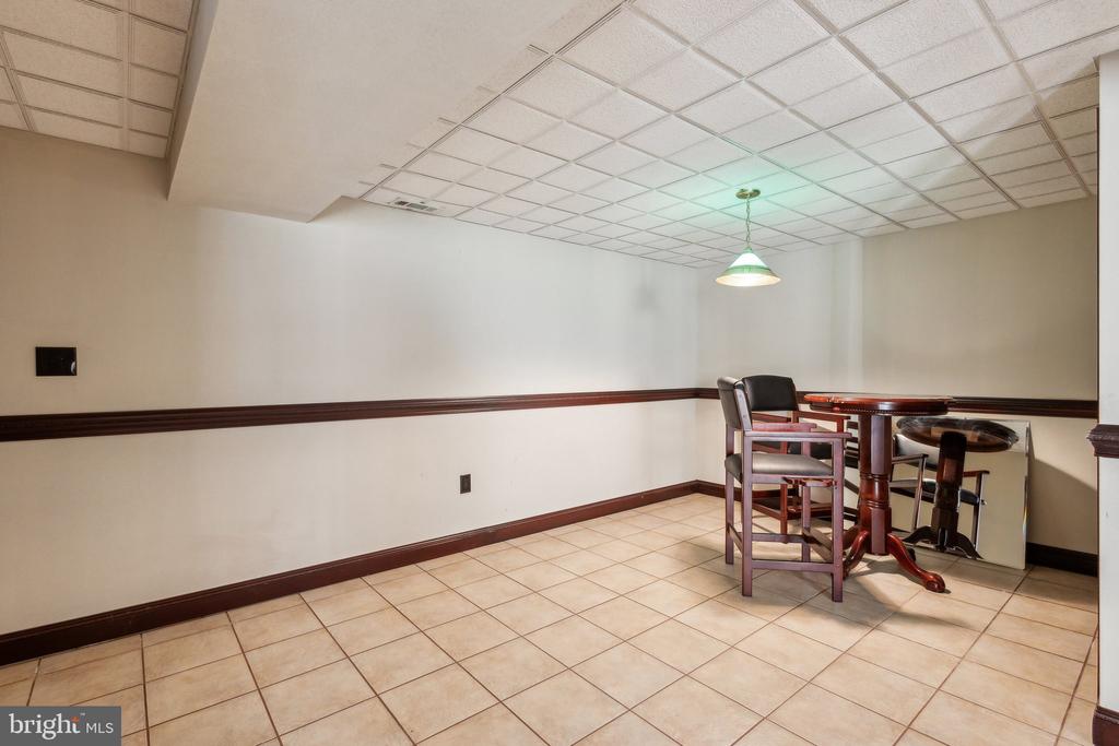 9 WHITESTONE DRIVE