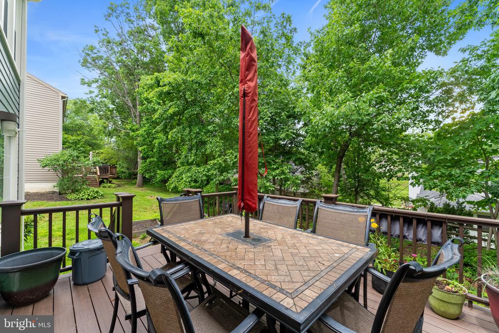 6 LARKWOOD COURT