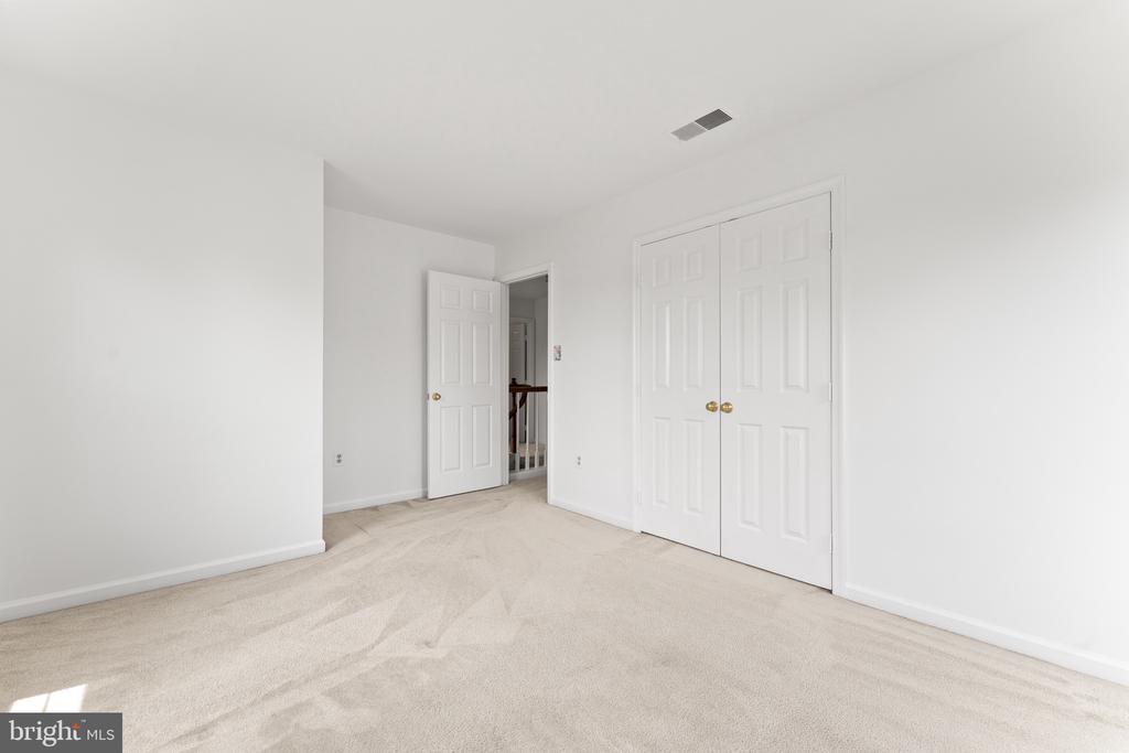 6 LARKWOOD COURT