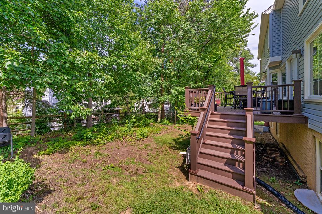 6 LARKWOOD COURT