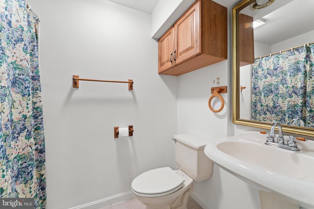 6 LARKWOOD COURT