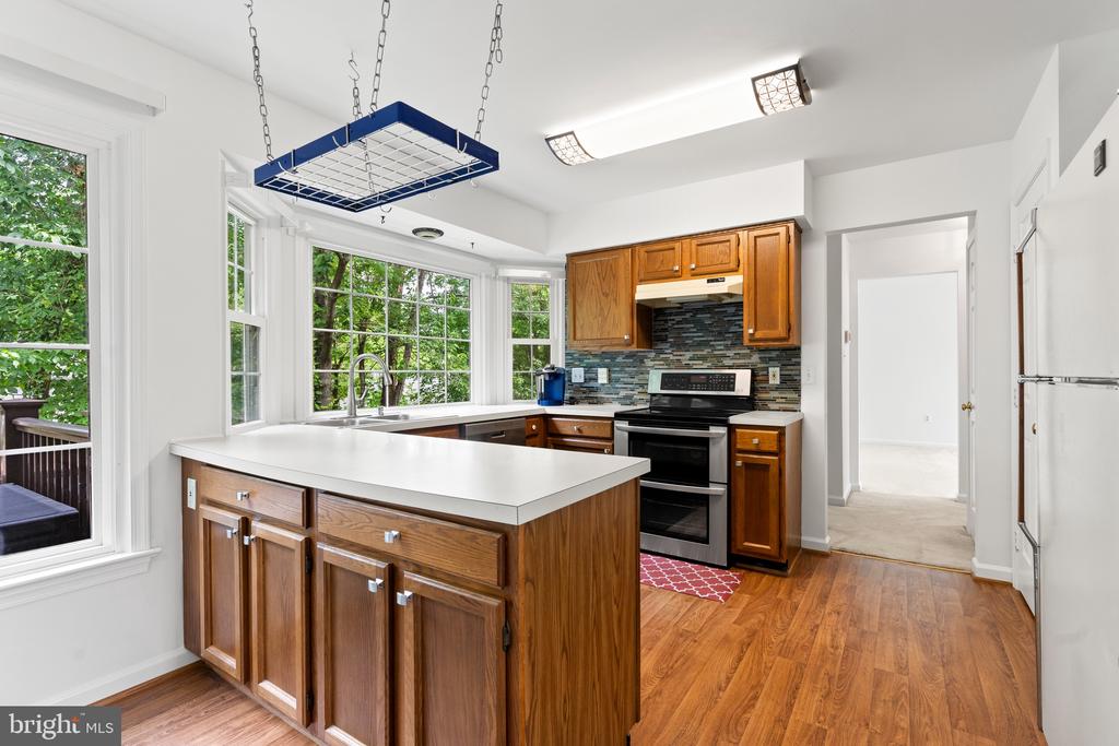 6 LARKWOOD COURT