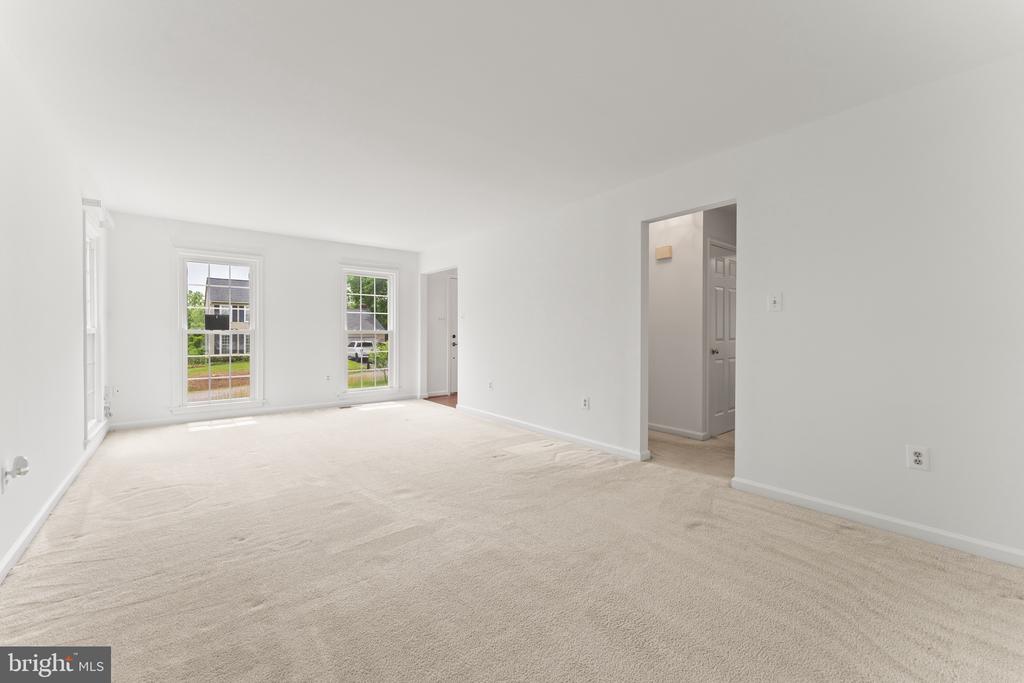 6 LARKWOOD COURT