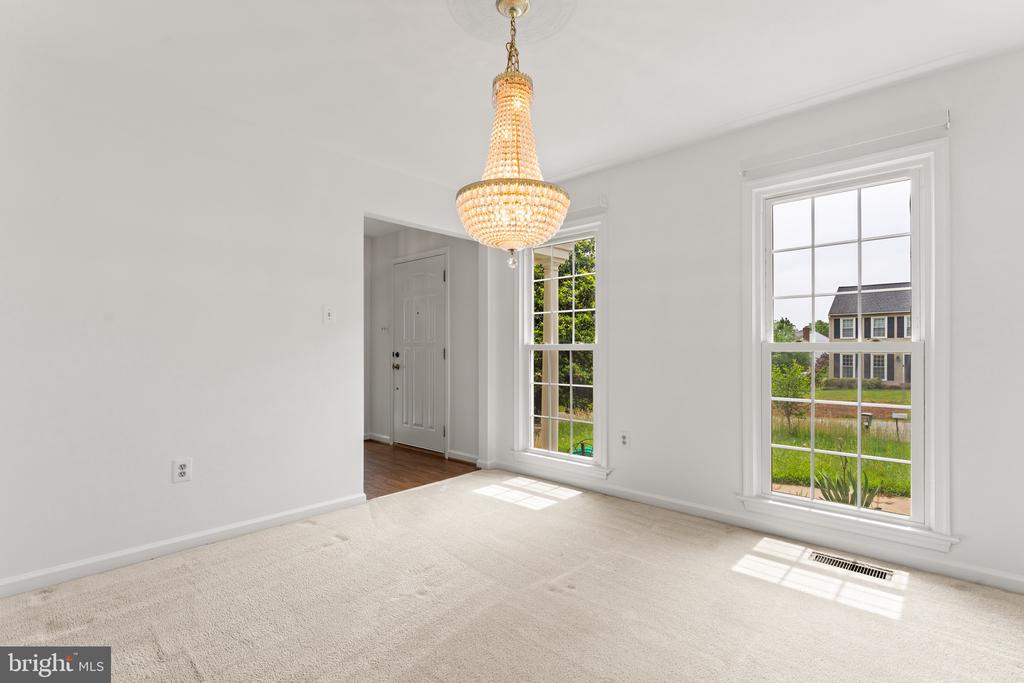 6 LARKWOOD COURT