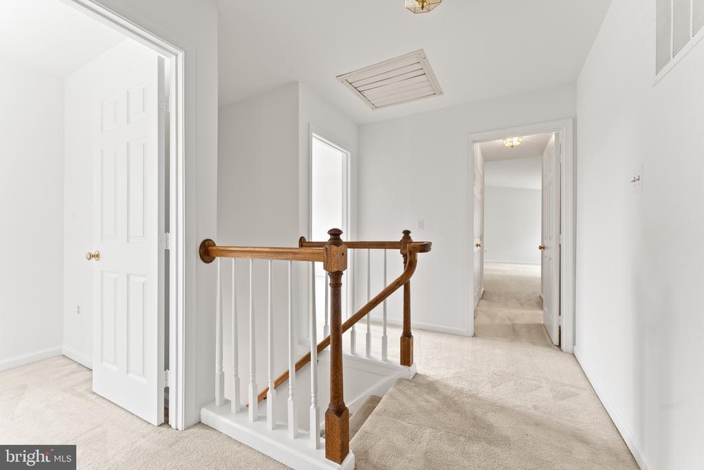 6 LARKWOOD COURT