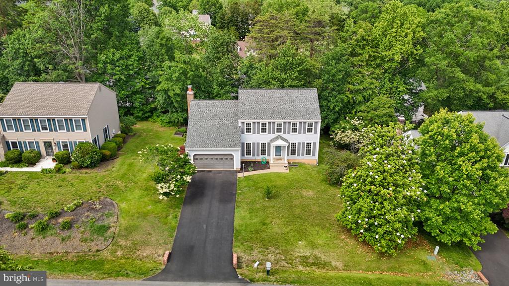 6 LARKWOOD COURT