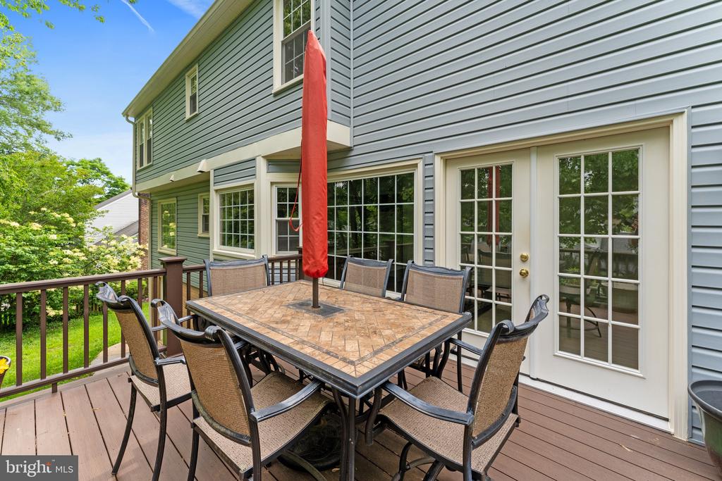 6 LARKWOOD COURT