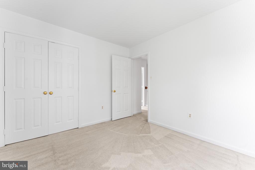 6 LARKWOOD COURT