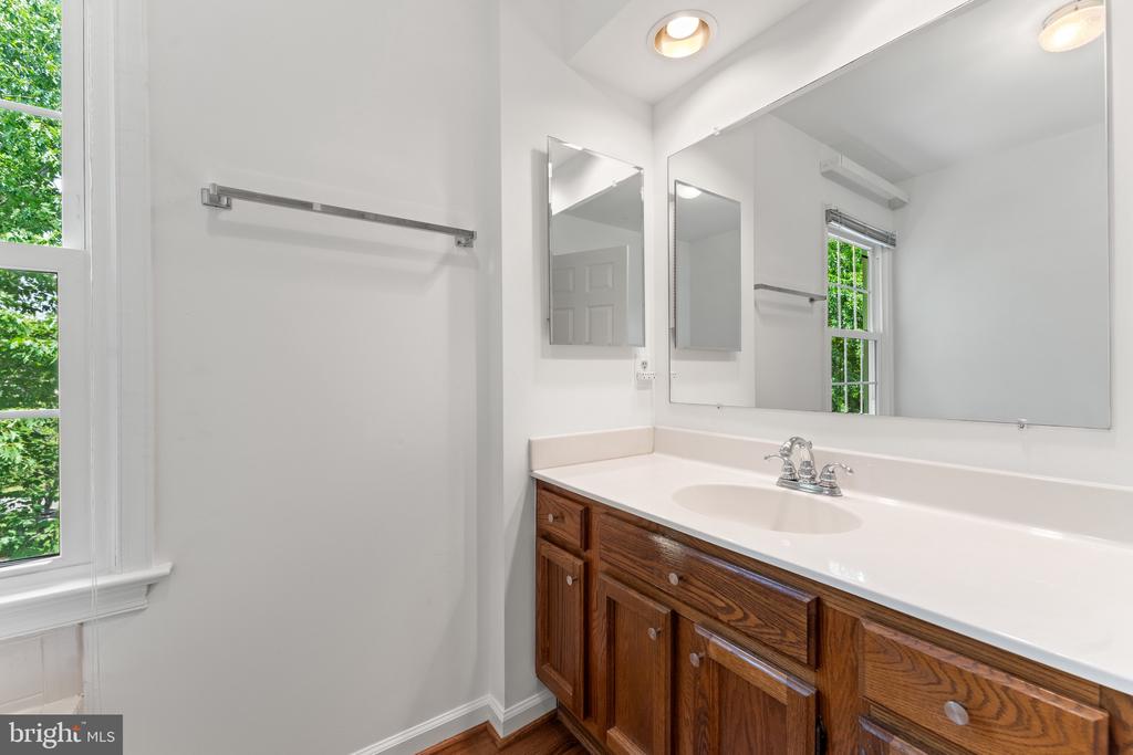 6 LARKWOOD COURT