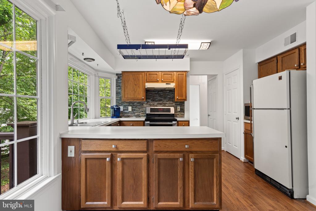 6 LARKWOOD COURT